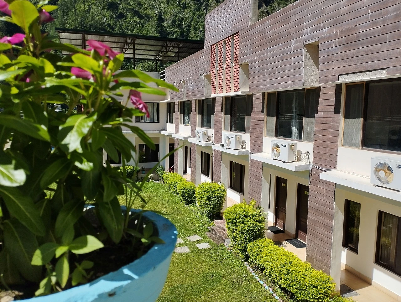 Shiv Parivar Resort Uttarkashi [Garden View]